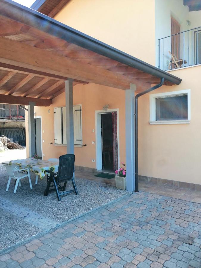 Cascina Legnago Bilocale A 6 Chilometri Da Salo' Apartment Villanuova sul clisi Exterior photo