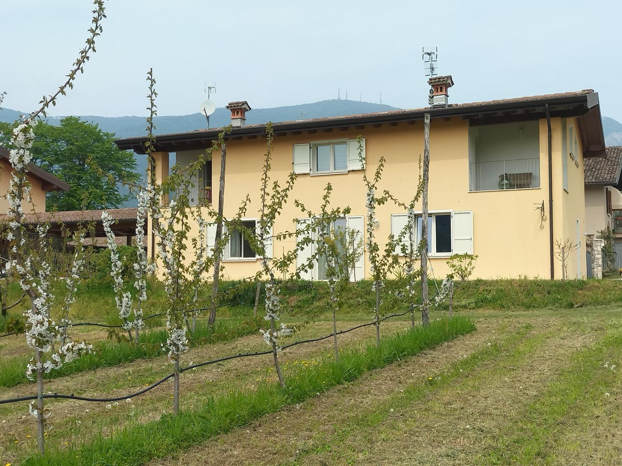 Cascina Legnago Bilocale A 6 Chilometri Da Salo' Apartment Villanuova sul clisi Exterior photo